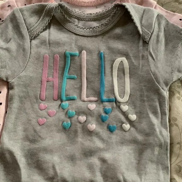 🧁Baby Girl Onesies & Socks “CUPCAKES!” Baby Girl Gift Set - 4ct Box - Picture 10 of 11